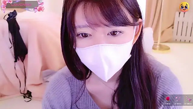 Snapshot of maii- chatting on 03.13.25 maii- online show from 03.13.25