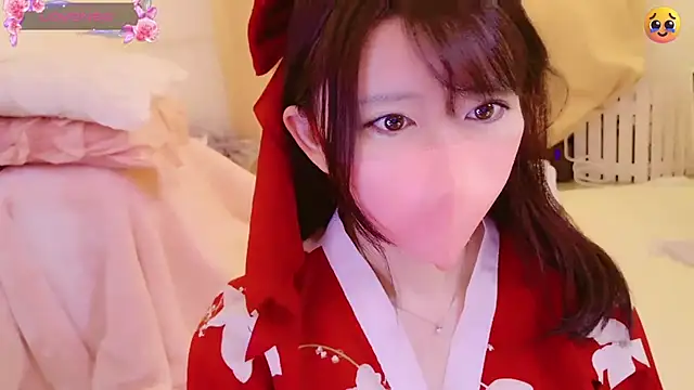 Snapshot of maii- chatting on 03.18.25 maii- online show from 03.18.25