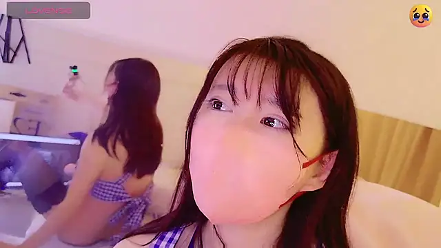 Snapshot of maii- chatting on 03.21.25 maii- online show from 03.21.25