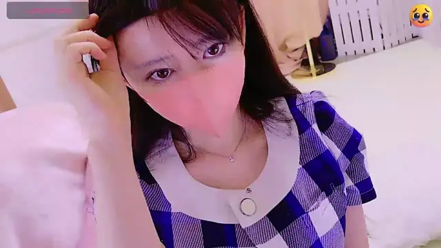 Snapshot of maii- chatting on 03.21.25 maii- online show from 03.21.25