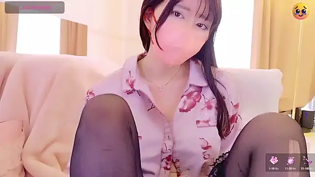 Snapshot of maii- chatting on 03.21.25 maii- online show from 03.21.25