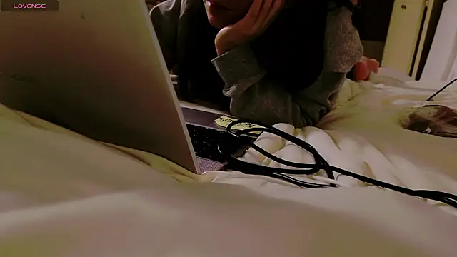 Snapshot of maii- chatting on 02.01.26 maii- online show from 02.01.26