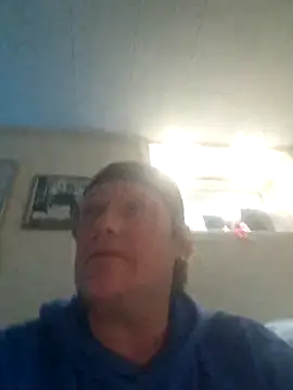 Snapshot of everyoneneeds chatting on 02.15.25 everyoneneeds online show from 02.15.25