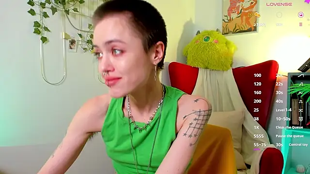 Snapshot of PamelaYong chatting on 03.19.25 PamelaYong online show from 03.19.25
