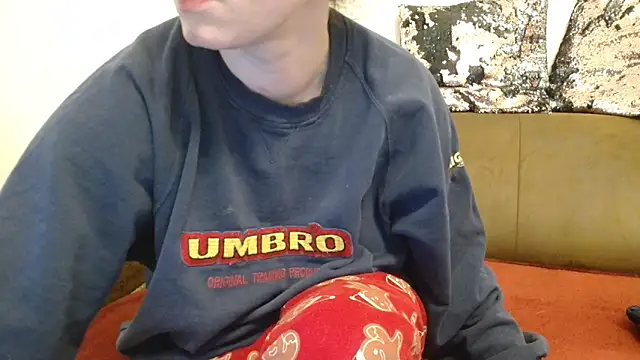 Snapshot of Jasmin-White chatting on 03.06.25 Jasmin-White online show from 03.06.25