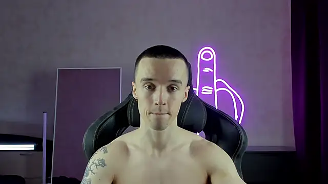 Snapshot of MasonWarholl chatting on 12.19.24 MasonWarholl online show from 12.19.24