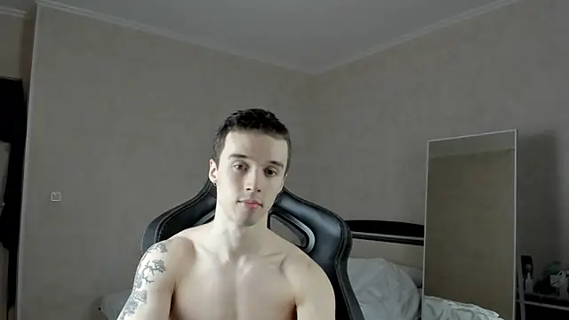 Snapshot of MasonWarholl chatting on 02.04.25 MasonWarholl online show from 02.04.25