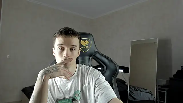 Snapshot of MasonWarholl chatting on 03.04.25 MasonWarholl online show from 03.04.25