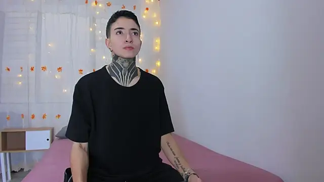 Tinny and Candy online show from 11.02.25