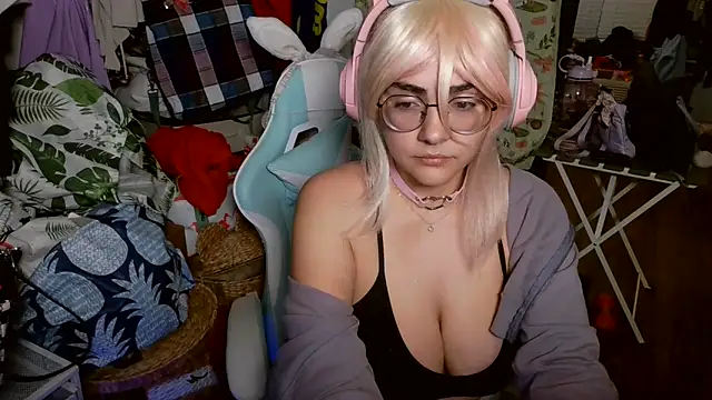 Snapshot of mochi_rainbow chatting on 01.13.25 mochi rainbow online show from 01.13.25