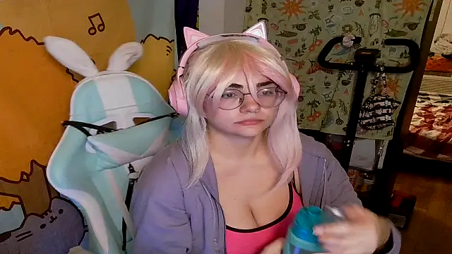 Snapshot of mochi_rainbow chatting on 01.25.25 mochi rainbow online show from 01.25.25