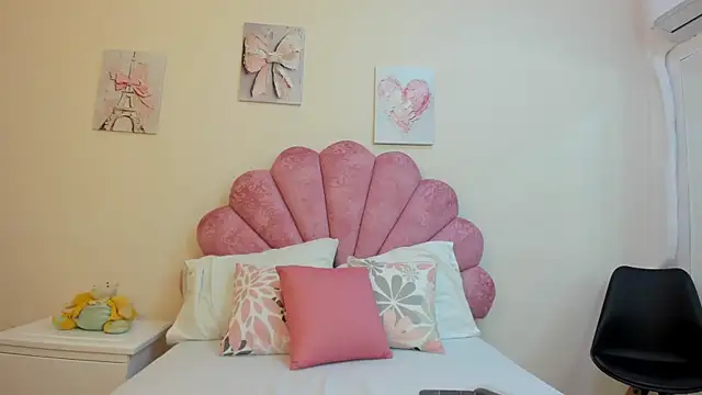 MilaaAdams online show from 06.05.26