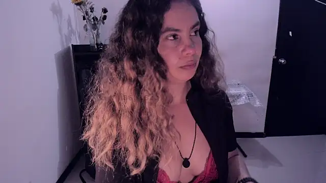 Snapshot of gigi_stephans chatting on 08.04.26 gigi stephans online show from 08.04.26