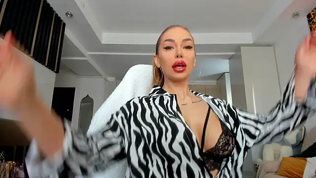 Snapshot of Alessa_Burns chatting on 02.19.25 Alessa Burns online show from 02.19.25