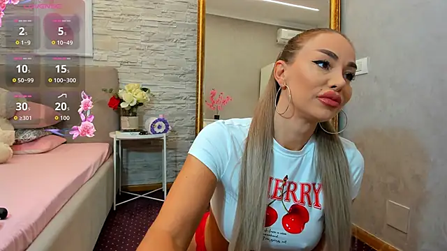 Snapshot of Alessa_Burns chatting on 11.08.25 Alessa Burns online show from 11.08.25