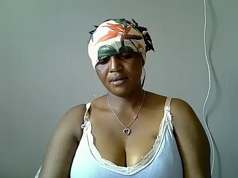 Snapshot of Hot_Caro chatting on 12.28.24 Hot Caro online show from 12.28.24