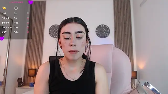 Snapshot of Julieta_De_Los_Angeles chatting on 12.28.24 Julieta De Los Angeles online show from 12.28.24