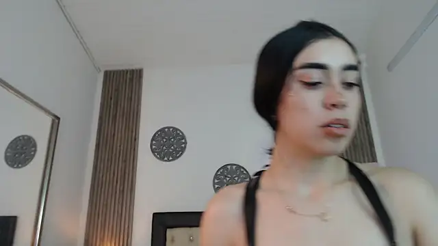 Snapshot of Julieta_De_Los_Angeles chatting on 12.29.24 Julieta De Los Angeles online show from 12.29.24
