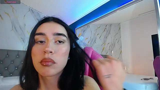 Snapshot of Julieta_De_Los_Angeles chatting on 01.20.25 Julieta De Los Angeles online show from 01.20.25