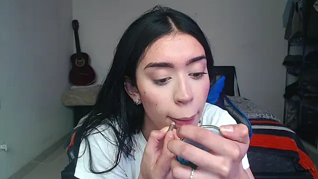 Snapshot of Julieta_De_Los_Angeles chatting on 10.14.25 Julieta De Los Angeles online show from 10.14.25