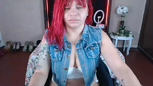 Snapshot of VioletaaaSlave chatting on 02.22.26 VioletaaaSlave online show from 02.22.26