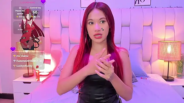 Snapshot of SkinnyFoxy chatting on 03.10.26 SkinnyFoxy online show from 03.10.26