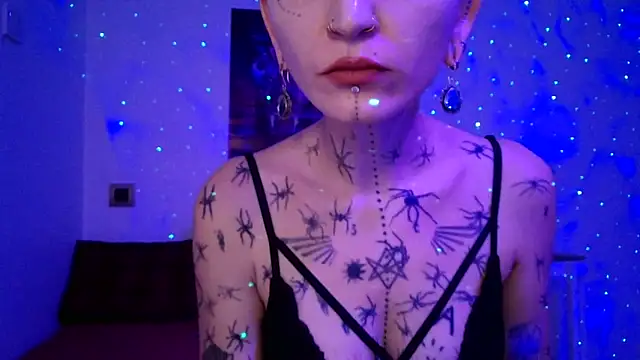 Snapshot of ValeryCrowley14 chatting on 12.05.25 ValeryCrowley14 online show from 12.05.25