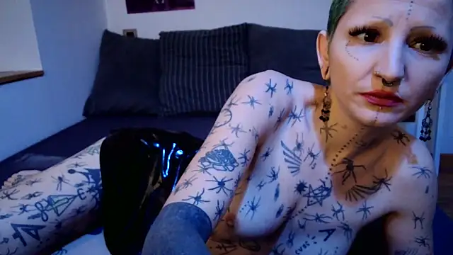 Snapshot of ValeryCrowley14 chatting on 02.02.26 ValeryCrowley14 online show from 02.02.26