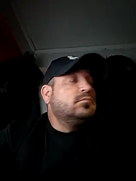 Snapshot of Futacisu chatting on 10.28.25 Futacisu online show from 10.28.25