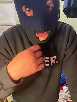 Snapshot of Ariel_Ari chatting on 02.27.25 Ariel Ari online show from 02.27.25