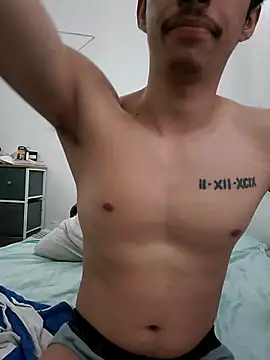 Snapshot of culitotragon24 chatting on 10.31.25 culitotragon24 online show from 10.31.25