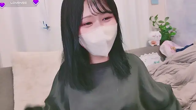 Snapshot of Conatsu chatting on 12.04.24 Conatsu online show from 12.04.24