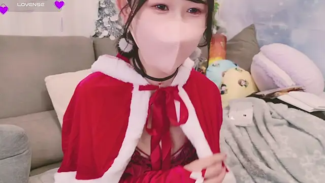 Snapshot of Conatsu chatting on 12.25.24 Conatsu online show from 12.25.24