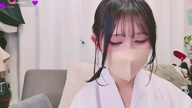 Snapshot of Conatsu chatting on 12.31.24 Conatsu online show from 12.31.24