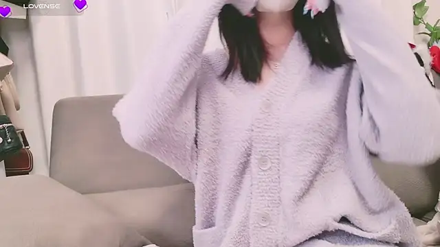 Snapshot of Conatsu chatting on 01.22.25 Conatsu online show from 01.22.25