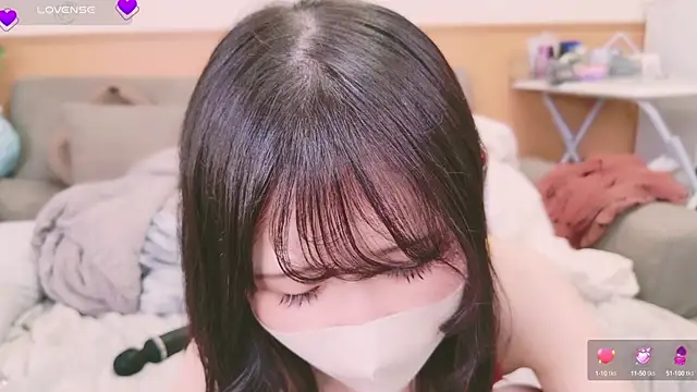 Snapshot of Conatsu chatting on 02.08.25 Conatsu online show from 02.08.25