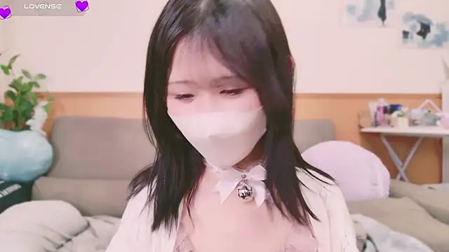 Snapshot of Conatsu chatting on 02.10.25 Conatsu online show from 02.10.25