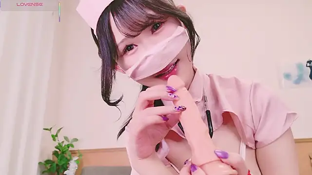 Snapshot of Conatsu chatting on 02.19.25 Conatsu online show from 02.19.25