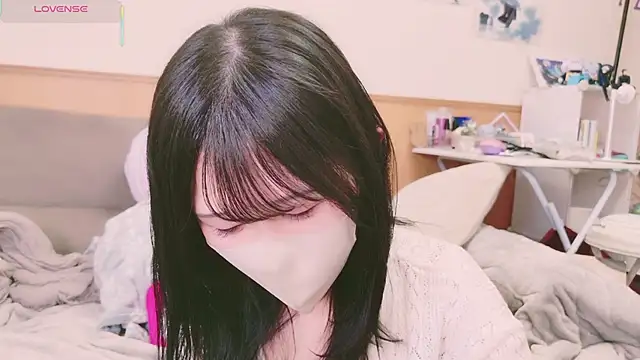 Snapshot of Conatsu chatting on 02.27.25 Conatsu online show from 02.27.25