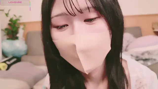 Snapshot of Conatsu chatting on 03.03.25 Conatsu online show from 03.03.25