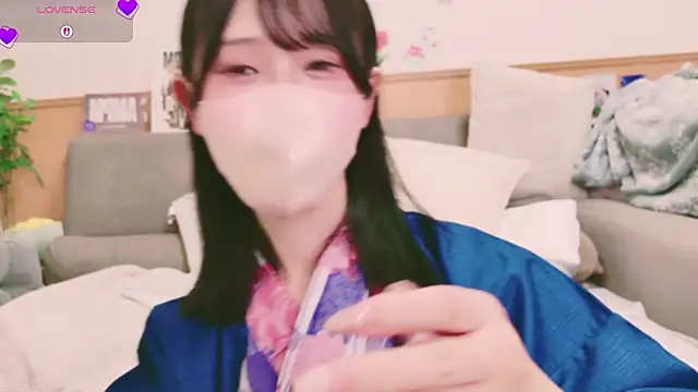 Snapshot of Conatsu chatting on 09.14.25 Conatsu online show from 09.14.25