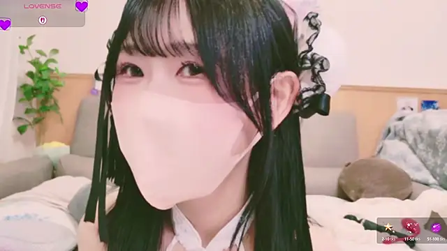 Snapshot of Conatsu chatting on 09.27.25 Conatsu online show from 09.27.25