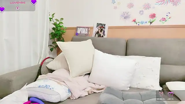 Snapshot of Conatsu chatting on 10.13.25 Conatsu online show from 10.13.25