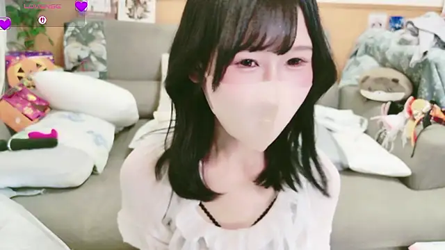 Snapshot of Conatsu chatting on 10.24.25 Conatsu online show from 10.24.25