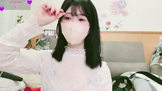 Snapshot of Conatsu chatting on 10.25.25 Conatsu online show from 10.25.25