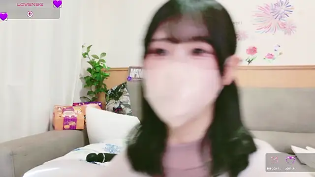 Snapshot of Conatsu chatting on 10.29.25 Conatsu online show from 10.29.25