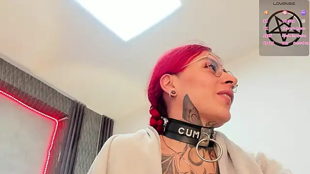 selene red  online show from 02.07.25