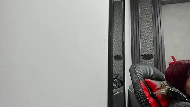 Snapshot of selene_red_ chatting on 02.05.26 selene red online show from 02.05.26