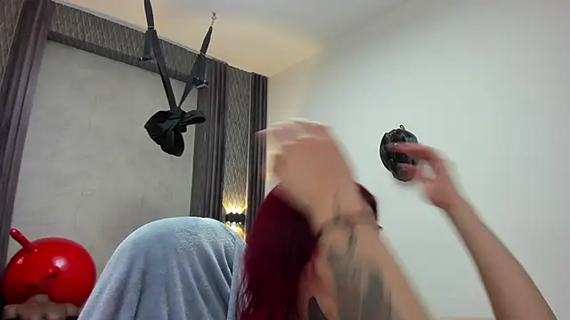 Snapshot of selene_red_ chatting on 02.09.26 selene red online show from 02.09.26