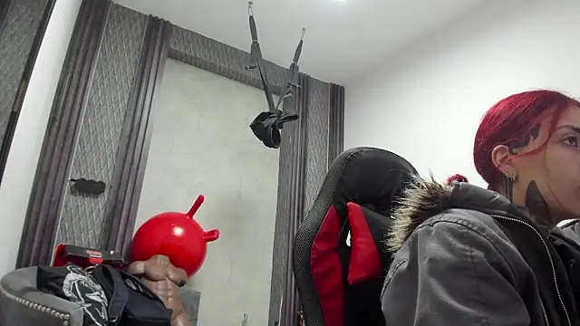 Snapshot of selene_red_ chatting on 02.17.26 selene red online show from 02.17.26